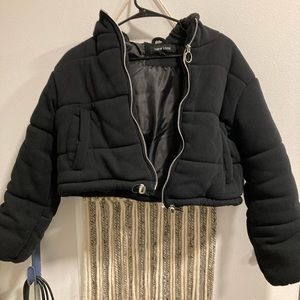 Cropped black puffy jacket